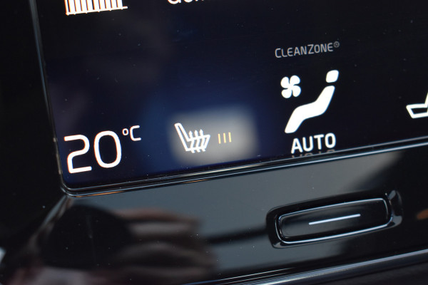 Volvo XC40 T5 262PK Twin Engine R-Design | Panodak | ACC | Camera | Stoelverwarming | 20"LMV