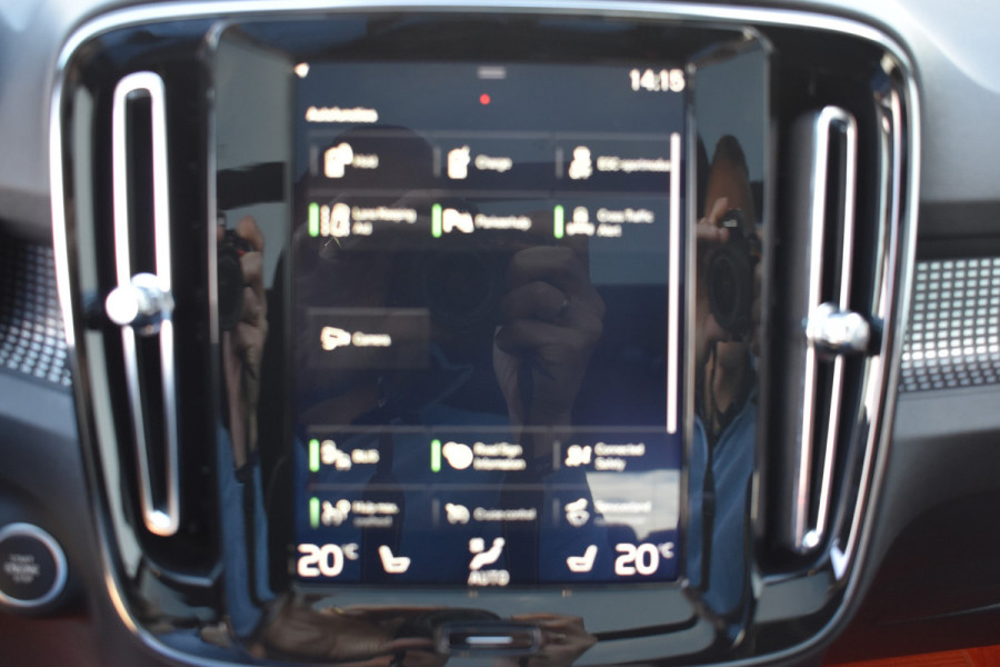 Volvo XC40 T5 262PK Twin Engine R-Design | Panodak | ACC | Camera | Stoelverwarming | 20"LMV