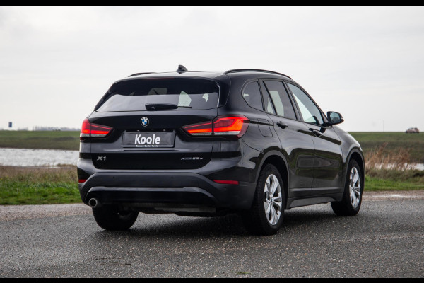 BMW X1 xDrive25e Executive CAMERA / CARPLAY / HEAD UP DISPLAY / LEDER / LED / CRUISE CONTROLE / STOELVERWARMING