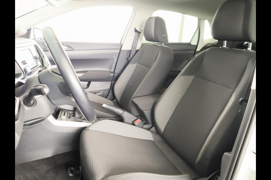 Volkswagen Polo 1.0 TSI Life 95 pk | Navigatie via App | Panoramadak | 17" LM velgen | Parkeersensoren | Adaptieve cruise control | LED koplampen | Stoelverwarming |