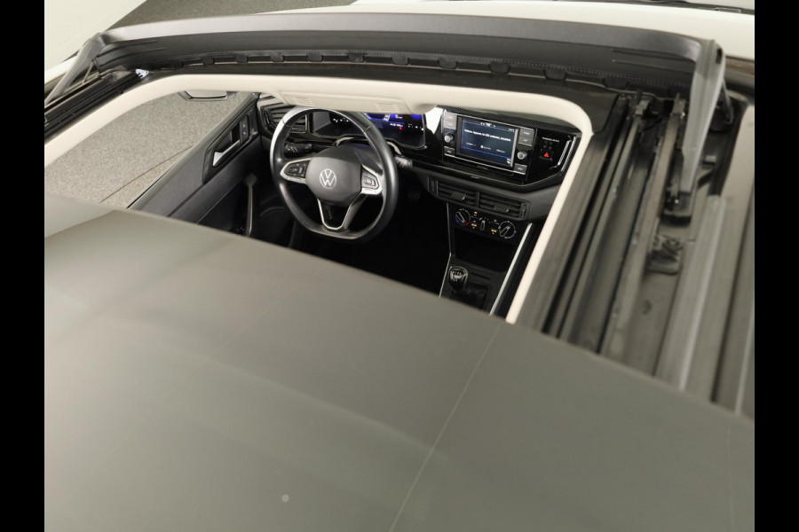 Volkswagen Polo 1.0 TSI Life 95 pk | Navigatie via App | Panoramadak | 17" LM velgen | Parkeersensoren | Adaptieve cruise control | LED koplampen | Stoelverwarming |