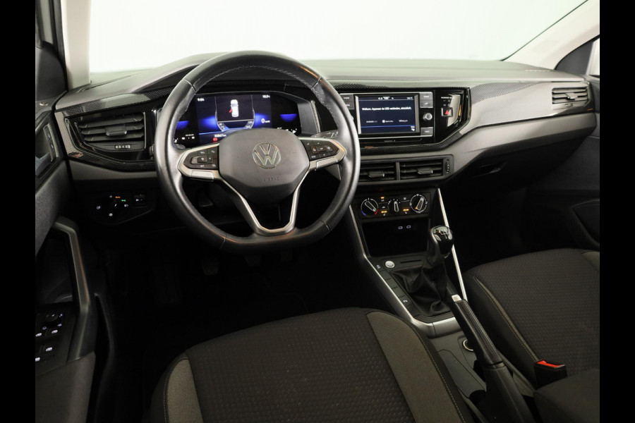 Volkswagen Polo 1.0 TSI Life 95 pk | Navigatie via App | Panoramadak | 17" LM velgen | Parkeersensoren | Adaptieve cruise control | LED koplampen | Stoelverwarming |