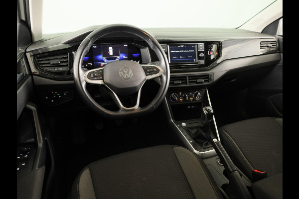 Volkswagen Polo 1.0 TSI Life 95 pk | Navigatie via App | Panoramadak | 17" LM velgen | Parkeersensoren | Adaptieve cruise control | LED koplampen | Stoelverwarming |