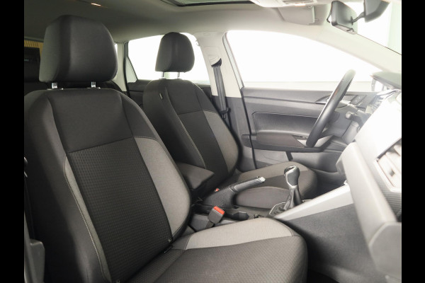 Volkswagen Polo 1.0 TSI Life 95 pk | Navigatie via App | Panoramadak | 17" LM velgen | Parkeersensoren | Adaptieve cruise control | LED koplampen | Stoelverwarming |