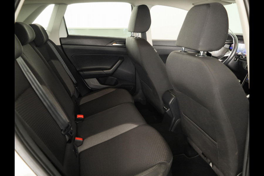 Volkswagen Polo 1.0 TSI Life 95 pk | Navigatie via App | Panoramadak | 17" LM velgen | Parkeersensoren | Adaptieve cruise control | LED koplampen | Stoelverwarming |