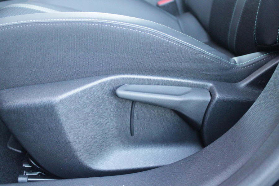 Peugeot 408 1.2 Hybrid 145PK ALLURE | ACHTERUITRIJ CAMERA | KEYLESS ENTRY/START | DRAADLOOS APPLE CARPLAY/ANDROID AUTO | DRAADLOOS TELEFOONLADEN | DAB+ RADIO | NAVIGATIE | ADAPTIVE CRUISE CONTROL | 19" LICHTMETALEN VELGEN | PARKEERSENSOREN ACHTER |