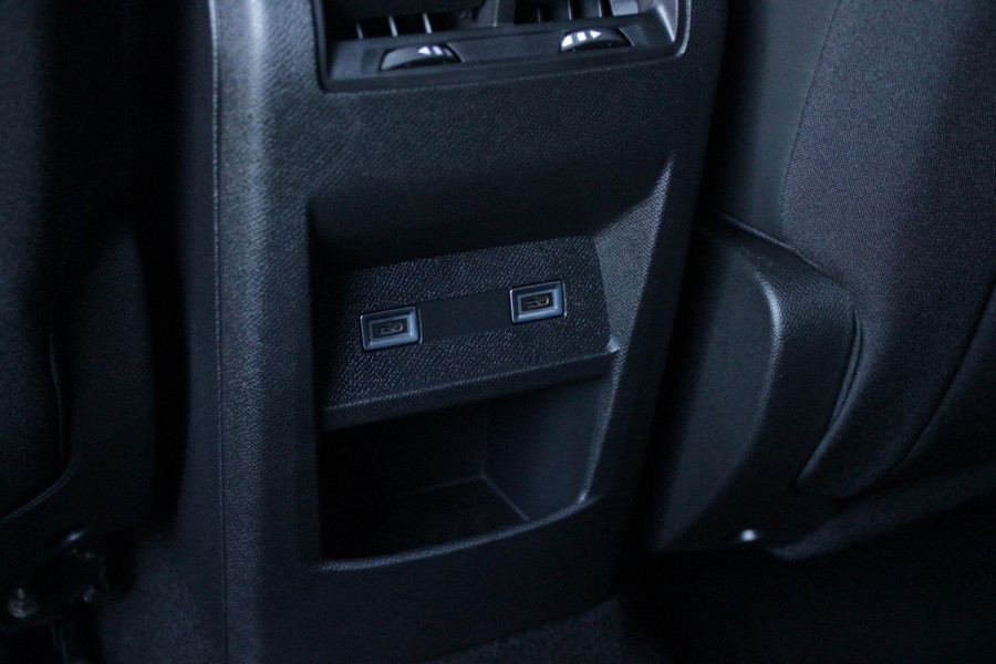 Peugeot 408 1.2 Hybrid 145PK ALLURE | ACHTERUITRIJ CAMERA | KEYLESS ENTRY/START | DRAADLOOS APPLE CARPLAY/ANDROID AUTO | DRAADLOOS TELEFOONLADEN | DAB+ RADIO | NAVIGATIE | ADAPTIVE CRUISE CONTROL | 19" LICHTMETALEN VELGEN | PARKEERSENSOREN ACHTER |