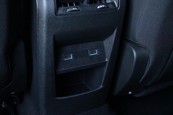 Peugeot 408 1.2 Hybrid 145PK ALLURE | ACHTERUITRIJ CAMERA | KEYLESS ENTRY/START | DRAADLOOS APPLE CARPLAY/ANDROID AUTO | DRAADLOOS TELEFOONLADEN | DAB+ RADIO | NAVIGATIE | ADAPTIVE CRUISE CONTROL | 19" LICHTMETALEN VELGEN | PARKEERSENSOREN ACHTER |