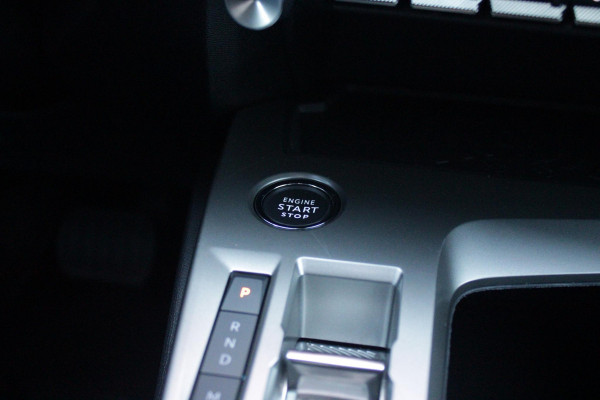 Peugeot 408 1.2 Hybrid 145PK ALLURE | ACHTERUITRIJ CAMERA | KEYLESS ENTRY/START | DRAADLOOS APPLE CARPLAY/ANDROID AUTO | DRAADLOOS TELEFOONLADEN | DAB+ RADIO | NAVIGATIE | ADAPTIVE CRUISE CONTROL | 19" LICHTMETALEN VELGEN | PARKEERSENSOREN ACHTER |