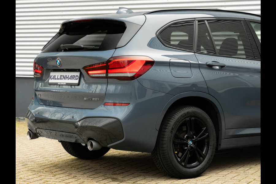 BMW X1 sDrive20i M-Sport - Pano - Trekhaak - Memoryzetel - Camera - Harman Kardon