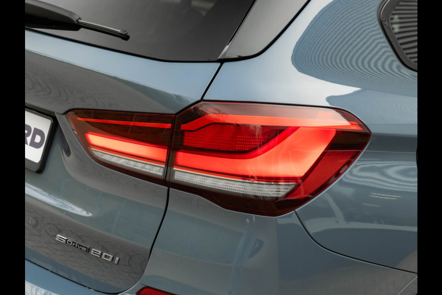 BMW X1 sDrive20i M-Sport - Pano - Trekhaak - Memoryzetel - Camera - Harman Kardon
