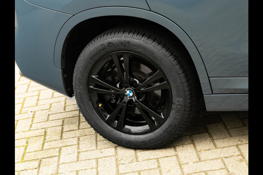 BMW X1 sDrive20i M-Sport - Pano - Trekhaak - Memoryzetel - Camera - Harman Kardon