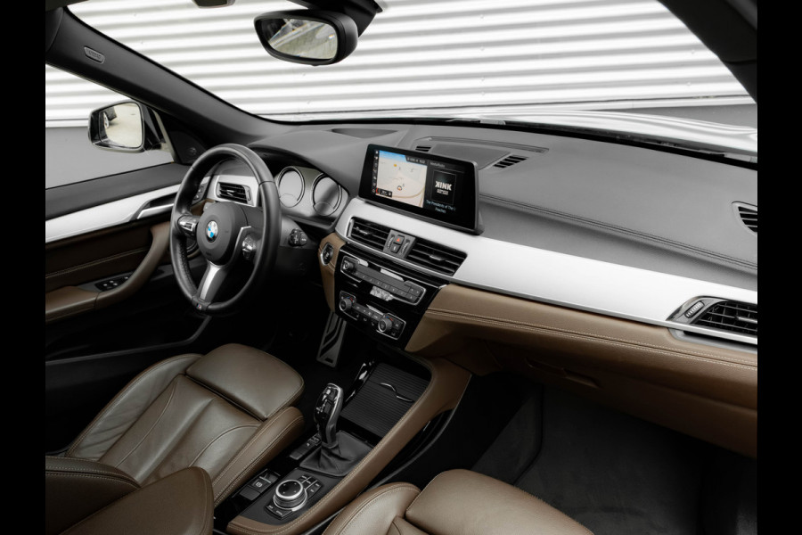 BMW X1 sDrive20i M-Sport - Pano - Trekhaak - Memoryzetel - Camera - Harman Kardon
