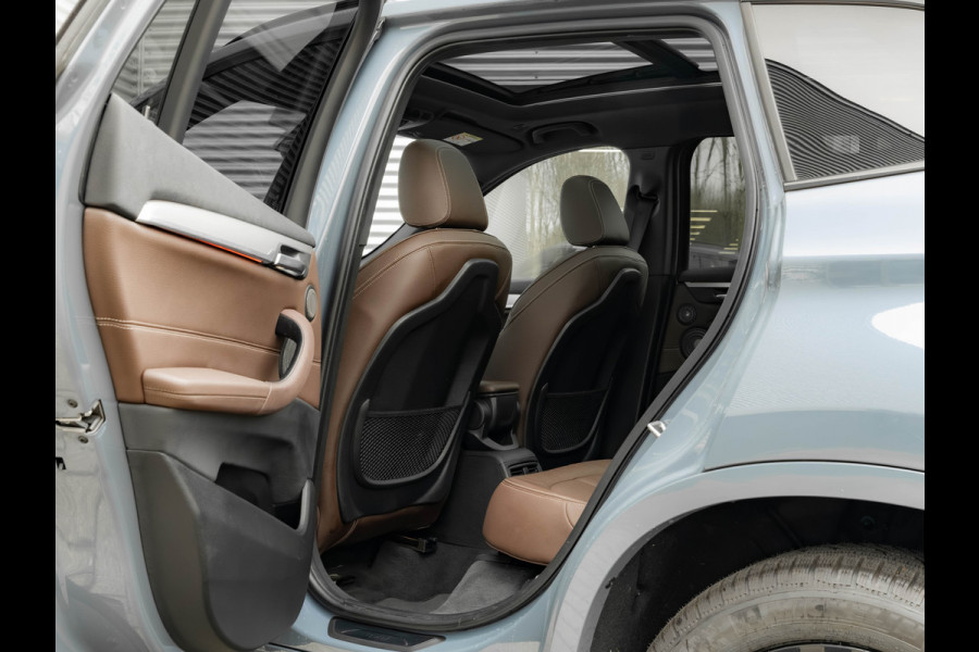 BMW X1 sDrive20i M-Sport - Pano - Trekhaak - Memoryzetel - Camera - Harman Kardon