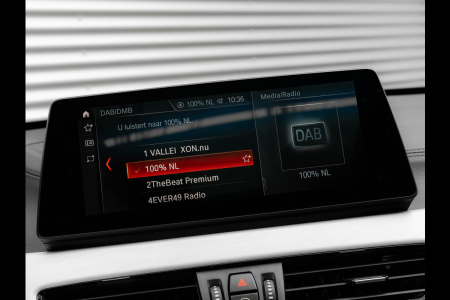 BMW X1 sDrive20i M-Sport - Pano - Trekhaak - Memoryzetel - Camera - Harman Kardon