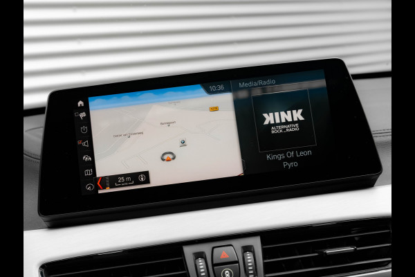 BMW X1 sDrive20i M-Sport - Pano - Trekhaak - Memoryzetel - Camera - Harman Kardon