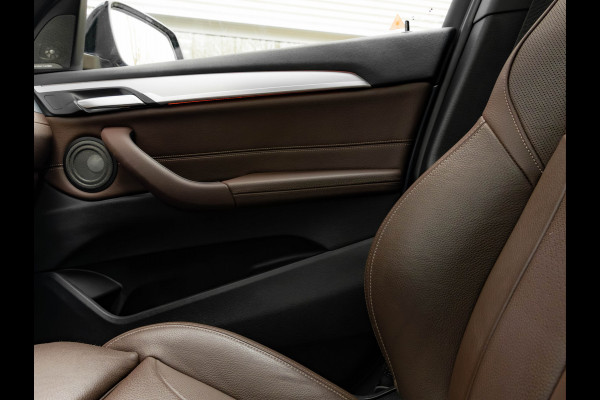 BMW X1 sDrive20i M-Sport - Pano - Trekhaak - Memoryzetel - Camera - Harman Kardon