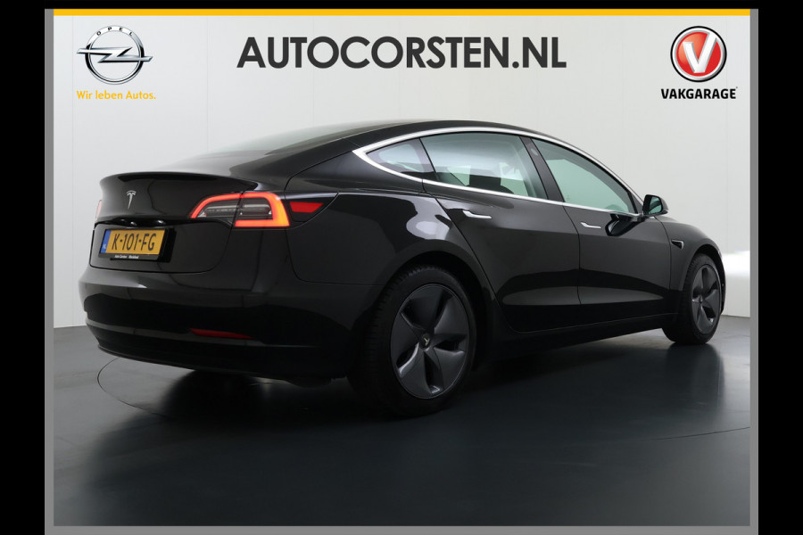 Tesla Model 3 60 kWh LFP ACCU Trekhaak (100% laden) Standard RWD Plus AutoPilot Leer Pano-Dak Adaptive-Cruise Camera's Elektr.-Stuur+Stoelen+S Navi LED DAB Voorverwarmen Keyless One-Pedal-Drive Lmv 18" 1e Eigenaar Origineel Nederlandse Auto Accu-Aandrijving-garantie t/m dec 2028/160.000km 1.000kg trekvermogen
