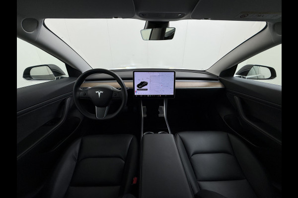 Tesla Model 3 60 kWh LFP ACCU Trekhaak (100% laden) Standard RWD Plus AutoPilot Leer Pano-Dak Adaptive-Cruise Camera's Elektr.-Stuur+Stoelen+S Navi LED DAB Voorverwarmen Keyless One-Pedal-Drive Lmv 18" 1e Eigenaar Origineel Nederlandse Auto Accu-Aandrijving-garantie t/m dec 2028/160.000km 1.000kg trekvermogen