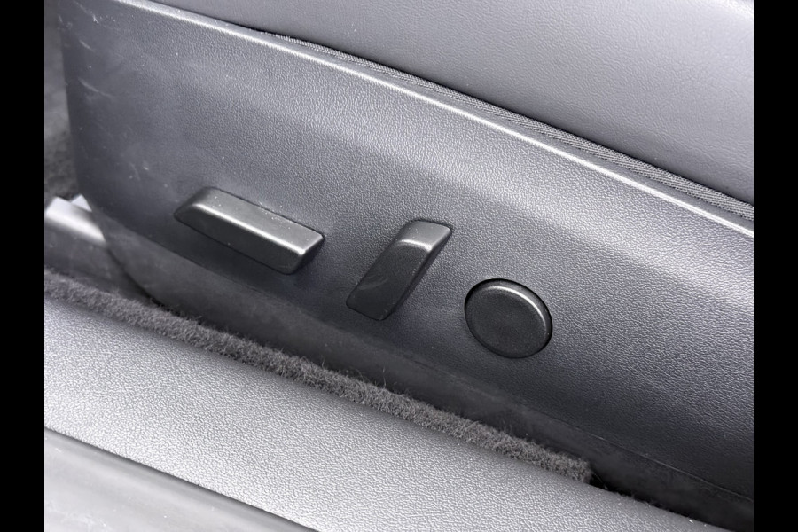 Tesla Model 3 60 kWh LFP ACCU Trekhaak (100% laden) Standard RWD Plus AutoPilot Leer Pano-Dak Adaptive-Cruise Camera's Elektr.-Stuur+Stoelen+S Navi LED DAB Voorverwarmen Keyless One-Pedal-Drive Lmv 18" 1e Eigenaar Origineel Nederlandse Auto Accu-Aandrijving-garantie t/m dec 2028/160.000km 1.000kg trekvermogen