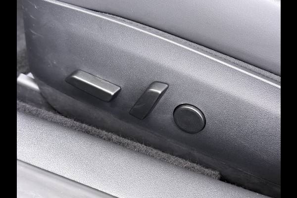 Tesla Model 3 60 kWh LFP ACCU Trekhaak (100% laden) Standard RWD Plus AutoPilot Leer Pano-Dak Adaptive-Cruise Camera's Elektr.-Stuur+Stoelen+S Navi LED DAB Voorverwarmen Keyless One-Pedal-Drive Lmv 18" 1e Eigenaar Origineel Nederlandse Auto Accu-Aandrijving-garantie t/m dec 2028/160.000km 1.000kg trekvermogen