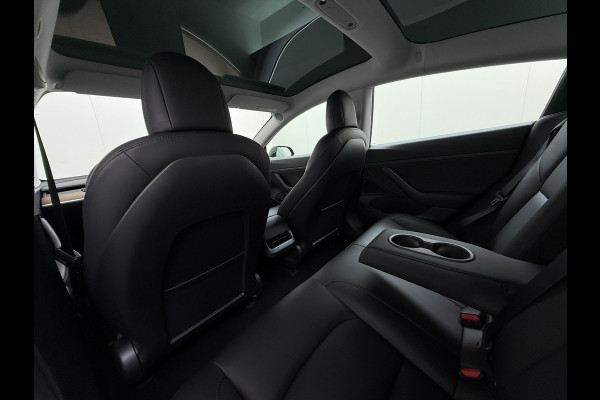 Tesla Model 3 60 kWh LFP ACCU Trekhaak (100% laden) Standard RWD Plus AutoPilot Leer Pano-Dak Adaptive-Cruise Camera's Elektr.-Stuur+Stoelen+S Navi LED DAB Voorverwarmen Keyless One-Pedal-Drive Lmv 18" 1e Eigenaar Origineel Nederlandse Auto Accu-Aandrijving-garantie t/m dec 2028/160.000km 1.000kg trekvermogen