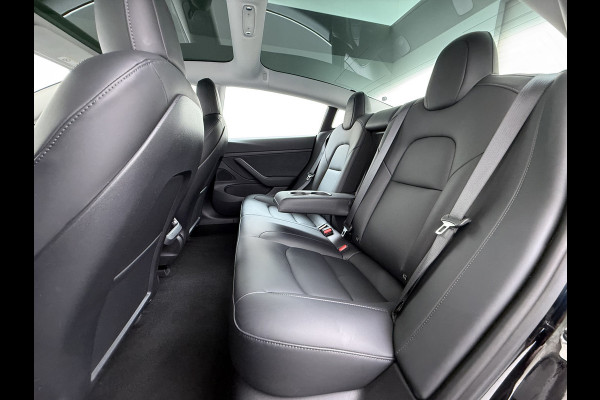 Tesla Model 3 60 kWh LFP ACCU Trekhaak (100% laden) Standard RWD Plus AutoPilot Leer Pano-Dak Adaptive-Cruise Camera's Elektr.-Stuur+Stoelen+S Navi LED DAB Voorverwarmen Keyless One-Pedal-Drive Lmv 18" 1e Eigenaar Origineel Nederlandse Auto Accu-Aandrijving-garantie t/m dec 2028/160.000km 1.000kg trekvermogen