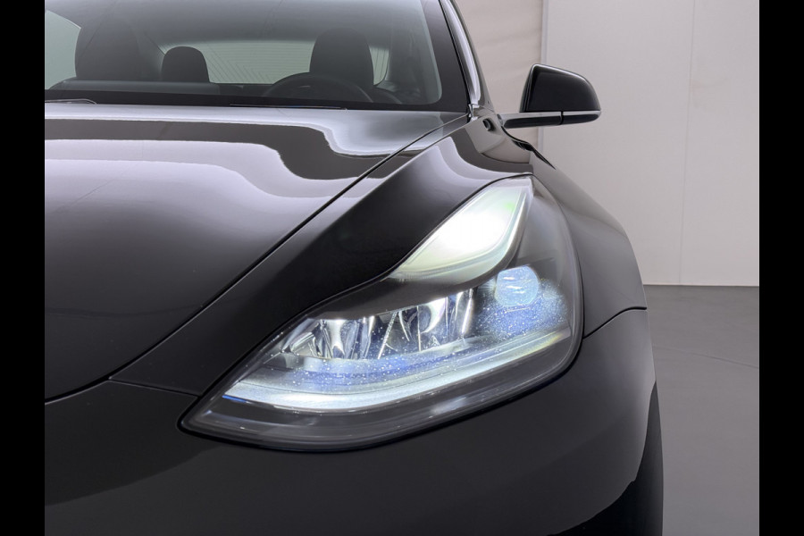 Tesla Model 3 60 kWh LFP ACCU Trekhaak (100% laden) Standard RWD Plus AutoPilot Leer Pano-Dak Adaptive-Cruise Camera's Elektr.-Stuur+Stoelen+S Navi LED DAB Voorverwarmen Keyless One-Pedal-Drive Lmv 18" 1e Eigenaar Origineel Nederlandse Auto Accu-Aandrijving-garantie t/m dec 2028/160.000km 1.000kg trekvermogen