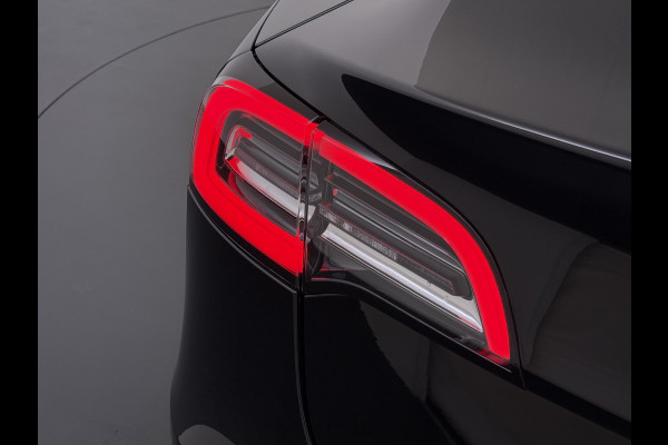 Tesla Model 3 60 kWh LFP ACCU Trekhaak (100% laden) Standard RWD Plus AutoPilot Leer Pano-Dak Adaptive-Cruise Camera's Elektr.-Stuur+Stoelen+S Navi LED DAB Voorverwarmen Keyless One-Pedal-Drive Lmv 18" 1e Eigenaar Origineel Nederlandse Auto Accu-Aandrijving-garantie t/m dec 2028/160.000km 1.000kg trekvermogen