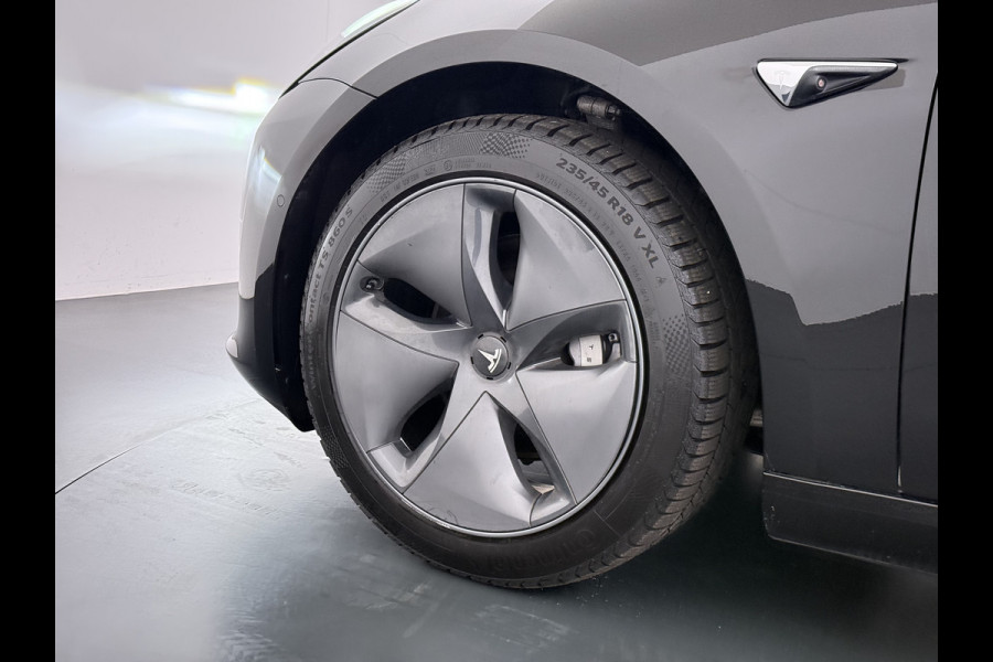 Tesla Model 3 60 kWh LFP ACCU Trekhaak (100% laden) Standard RWD Plus AutoPilot Leer Pano-Dak Adaptive-Cruise Camera's Elektr.-Stuur+Stoelen+S Navi LED DAB Voorverwarmen Keyless One-Pedal-Drive Lmv 18" 1e Eigenaar Origineel Nederlandse Auto Accu-Aandrijving-garantie t/m dec 2028/160.000km 1.000kg trekvermogen