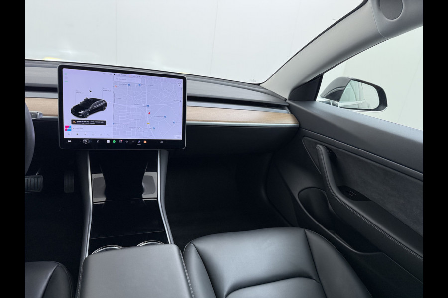 Tesla Model 3 60 kWh LFP ACCU Trekhaak (100% laden) Standard RWD Plus AutoPilot Leer Pano-Dak Adaptive-Cruise Camera's Elektr.-Stuur+Stoelen+S Navi LED DAB Voorverwarmen Keyless One-Pedal-Drive Lmv 18" 1e Eigenaar Origineel Nederlandse Auto Accu-Aandrijving-garantie t/m dec 2028/160.000km 1.000kg trekvermogen