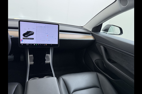 Tesla Model 3 60 kWh LFP ACCU Trekhaak (100% laden) Standard RWD Plus AutoPilot Leer Pano-Dak Adaptive-Cruise Camera's Elektr.-Stuur+Stoelen+S Navi LED DAB Voorverwarmen Keyless One-Pedal-Drive Lmv 18" 1e Eigenaar Origineel Nederlandse Auto Accu-Aandrijving-garantie t/m dec 2028/160.000km 1.000kg trekvermogen