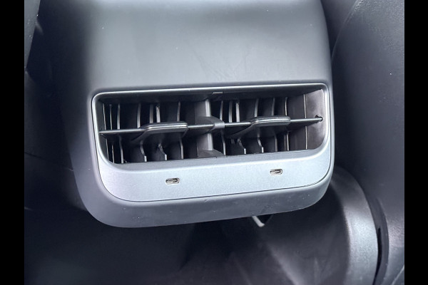 Tesla Model 3 60 kWh LFP ACCU Trekhaak (100% laden) Standard RWD Plus AutoPilot Leer Pano-Dak Adaptive-Cruise Camera's Elektr.-Stuur+Stoelen+S Navi LED DAB Voorverwarmen Keyless One-Pedal-Drive Lmv 18" 1e Eigenaar Origineel Nederlandse Auto Accu-Aandrijving-garantie t/m dec 2028/160.000km 1.000kg trekvermogen