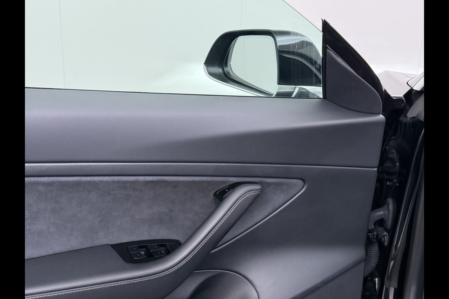 Tesla Model 3 60 kWh LFP ACCU Trekhaak (100% laden) Standard RWD Plus AutoPilot Leer Pano-Dak Adaptive-Cruise Camera's Elektr.-Stuur+Stoelen+S Navi LED DAB Voorverwarmen Keyless One-Pedal-Drive Lmv 18" 1e Eigenaar Origineel Nederlandse Auto Accu-Aandrijving-garantie t/m dec 2028/160.000km 1.000kg trekvermogen