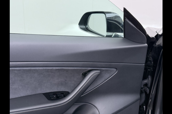 Tesla Model 3 60 kWh LFP ACCU Trekhaak (100% laden) Standard RWD Plus AutoPilot Leer Pano-Dak Adaptive-Cruise Camera's Elektr.-Stuur+Stoelen+S Navi LED DAB Voorverwarmen Keyless One-Pedal-Drive Lmv 18" 1e Eigenaar Origineel Nederlandse Auto Accu-Aandrijving-garantie t/m dec 2028/160.000km 1.000kg trekvermogen