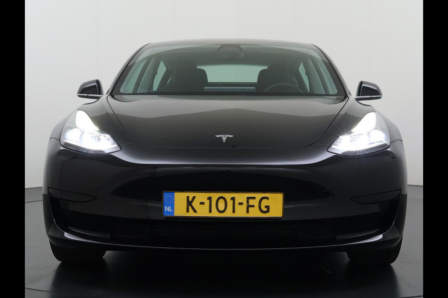 Tesla Model 3 60 kWh LFP ACCU Trekhaak (100% laden) Standard RWD Plus AutoPilot Leer Pano-Dak Adaptive-Cruise Camera's Elektr.-Stuur+Stoelen+S Navi LED DAB Voorverwarmen Keyless One-Pedal-Drive Lmv 18" 1e Eigenaar Origineel Nederlandse Auto Accu-Aandrijving-garantie t/m dec 2028/160.000km 1.000kg trekvermogen