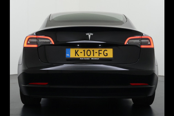 Tesla Model 3 60 kWh LFP ACCU Trekhaak (100% laden) Standard RWD Plus AutoPilot Leer Pano-Dak Adaptive-Cruise Camera's Elektr.-Stuur+Stoelen+S Navi LED DAB Voorverwarmen Keyless One-Pedal-Drive Lmv 18" 1e Eigenaar Origineel Nederlandse Auto Accu-Aandrijving-garantie t/m dec 2028/160.000km 1.000kg trekvermogen