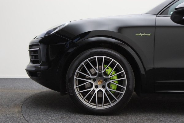 Porsche Cayenne 3.0 E-Hybrid Platinum Edition Sport Chrono Plus, Panoramadak, Luchtvering, Trekhaak, BOSE, 21"