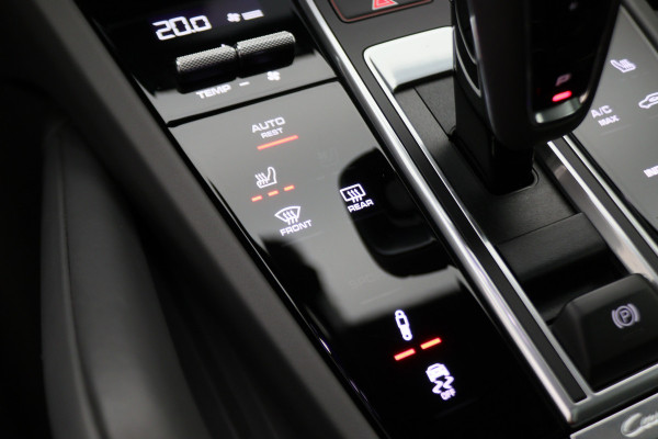 Porsche Cayenne 3.0 E-Hybrid Platinum Edition Sport Chrono Plus, Panoramadak, Luchtvering, Trekhaak, BOSE, 21"