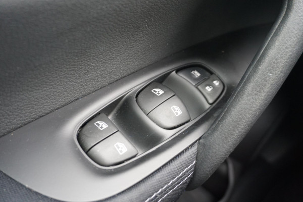 Nissan QASHQAI 1.3 DIG-T 140PK|Panodak|Trekhaak|360Camera| Dealeronderhouden.