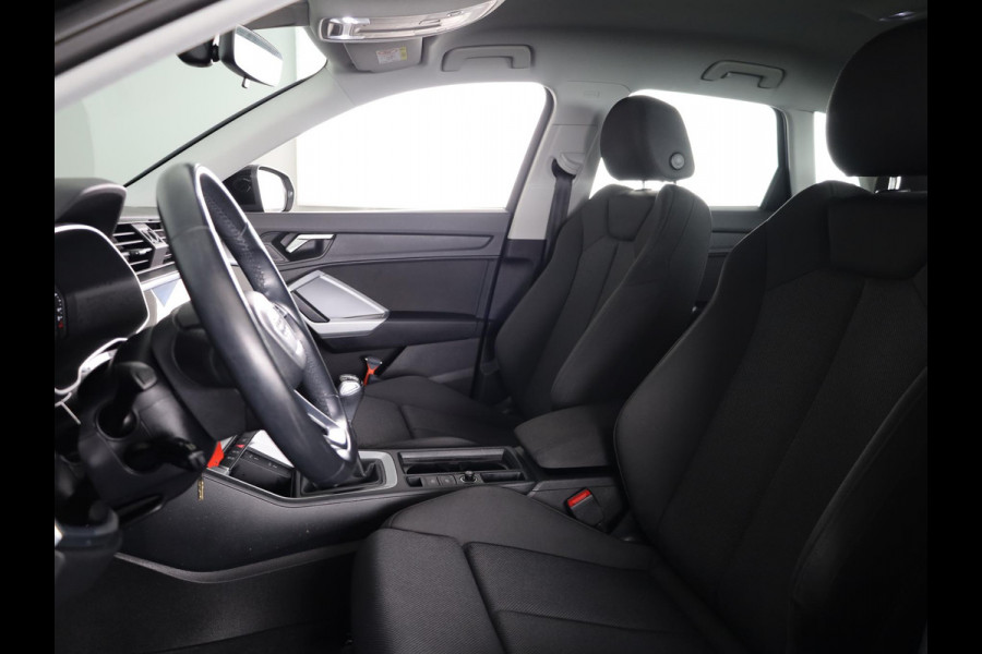 Audi Q3 35 TFSI Business Edition 150pk | Navigatie | Stoelverwarming | Parkeersensoren voor en achter | Climatronic