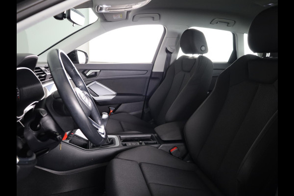 Audi Q3 35 TFSI Business Edition 150pk | Navigatie | Stoelverwarming | Parkeersensoren voor en achter | Climatronic