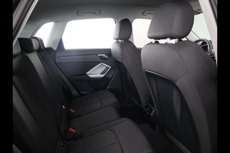 Audi Q3 35 TFSI Business Edition 150pk | Navigatie | Stoelverwarming | Parkeersensoren voor en achter | Climatronic