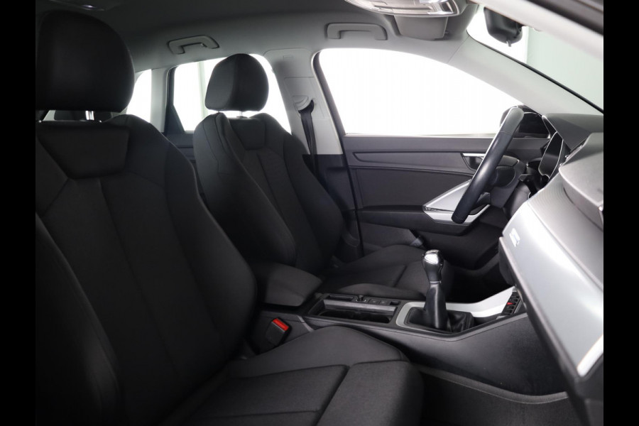 Audi Q3 35 TFSI Business Edition 150pk | Navigatie | Stoelverwarming | Parkeersensoren voor en achter | Climatronic