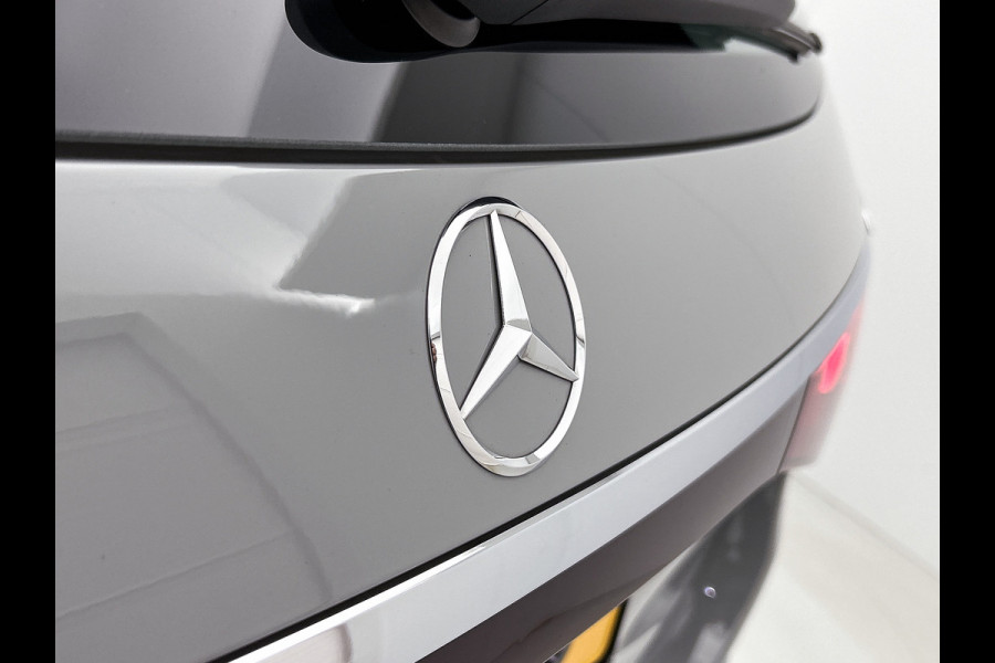 Mercedes-Benz E-Klasse Estate 300 e AMG Plug-In Hybride | AMG Line | Night Pakket | Trekhaak | MBUX Superscreen | Panoramadak | 20 Inch AMG velgen | Inclusief 24 maanden MB Certified garantie voor Europa.