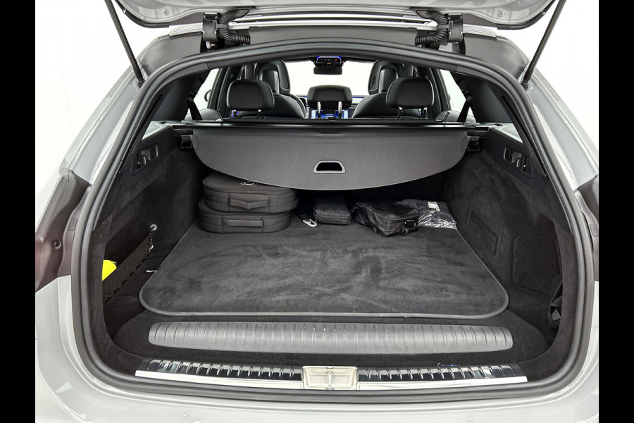 Mercedes-Benz E-Klasse Estate 300 e AMG Plug-In Hybride | AMG Line | Night Pakket | Trekhaak | MBUX Superscreen | Panoramadak | 20 Inch AMG velgen | Inclusief 24 maanden MB Certified garantie voor Europa.
