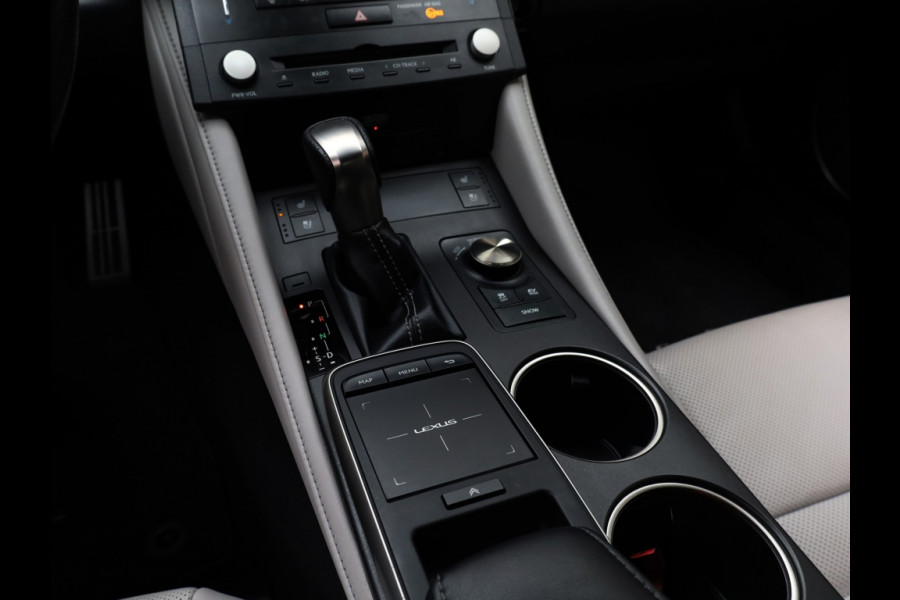 Lexus RC 300h F SPORT Line | Mark Levinson | Safety Pack | Stoelventilati