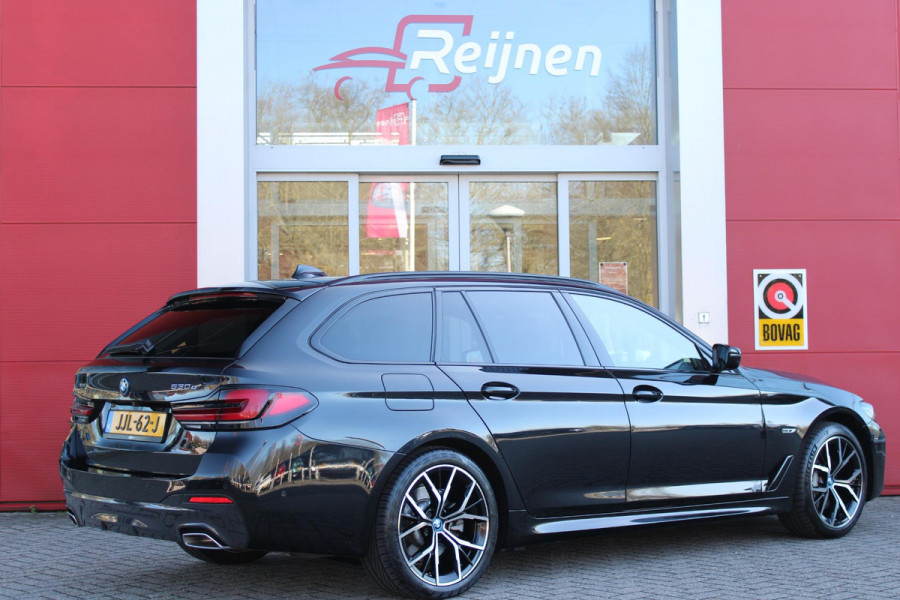 BMW 5 Serie Touring 530e 292PK xDrive M-SPORT BUSINESS EDITION PLUS | PANORAMA SCHUIF/KANTEL DAK | HARMAN KARDON AUDIO SYSTEM | LEDEREN BEKLEDING DAKOTA SCHWARZ | COMFORT ACCESS | HEAD UP DISPLAY | ZONNESCHERM ZIJRUITEN | ADAPTIEVE LED KOPLAMPEN | DRIVING ASSISTANT PROFESSIONAL MET O.A. ADAPTIVE CRUISE CONTROL EN DODEHOEK DETECTIE | ACHTERUITRIJ CAMERA | PARKEERSENSOREN VOOR + ACHTER | DRAADLOZE APPLE CARPLAY/ANDROID AUTO | NAVIGATIE | SFEER VERLICHTING | DRAADLOZE TELEFOONLADER | ELEKTRISCH BEDIENBARE VOORSTOELEN |
