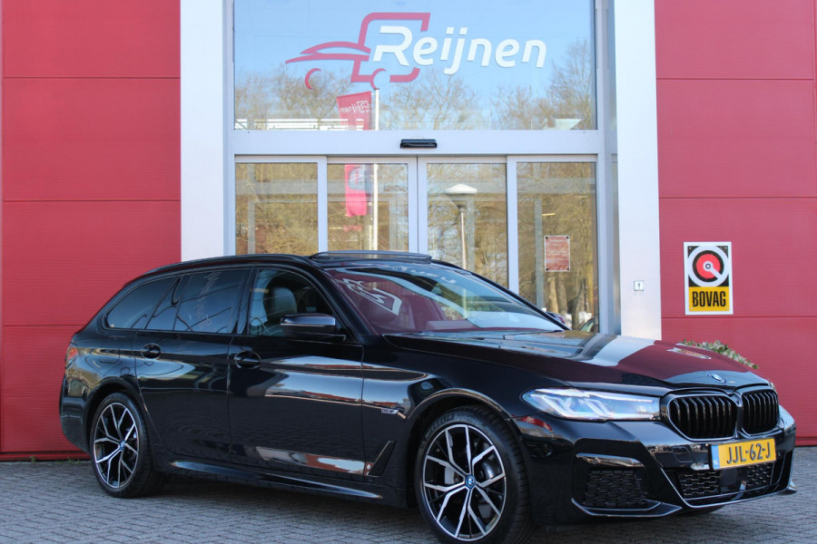BMW 5 Serie Touring 530e 292PK xDrive M-SPORT BUSINESS EDITION PLUS | PANORAMA SCHUIF/KANTEL DAK | HARMAN KARDON AUDIO SYSTEM | LEDEREN BEKLEDING DAKOTA SCHWARZ | COMFORT ACCESS | HEAD UP DISPLAY | ZONNESCHERM ZIJRUITEN | ADAPTIEVE LED KOPLAMPEN | DRIVING ASSISTANT PROFESSIONAL MET O.A. ADAPTIVE CRUISE CONTROL EN DODEHOEK DETECTIE | ACHTERUITRIJ CAMERA | PARKEERSENSOREN VOOR + ACHTER | DRAADLOZE APPLE CARPLAY/ANDROID AUTO | NAVIGATIE | SFEER VERLICHTING | DRAADLOZE TELEFOONLADER | ELEKTRISCH BEDIENBARE VOORSTOELEN |