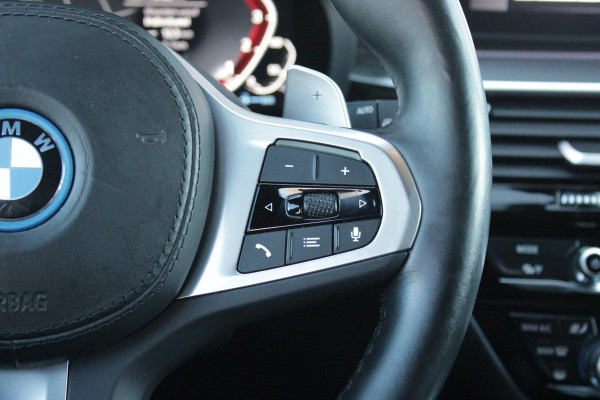 BMW 5 Serie Touring 530e 292PK xDrive M-SPORT BUSINESS EDITION PLUS | PANORAMA SCHUIF/KANTEL DAK | HARMAN KARDON AUDIO SYSTEM | LEDEREN BEKLEDING DAKOTA SCHWARZ | COMFORT ACCESS | HEAD UP DISPLAY | ZONNESCHERM ZIJRUITEN | ADAPTIEVE LED KOPLAMPEN | DRIVING ASSISTANT PROFESSIONAL MET O.A. ADAPTIVE CRUISE CONTROL EN DODEHOEK DETECTIE | ACHTERUITRIJ CAMERA | PARKEERSENSOREN VOOR + ACHTER | DRAADLOZE APPLE CARPLAY/ANDROID AUTO | NAVIGATIE | SFEER VERLICHTING | DRAADLOZE TELEFOONLADER | ELEKTRISCH BEDIENBARE VOORSTOELEN |